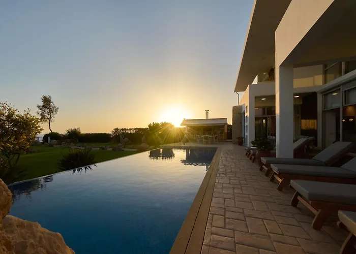 Vila Seafront Kyma By Ezoria Paphos